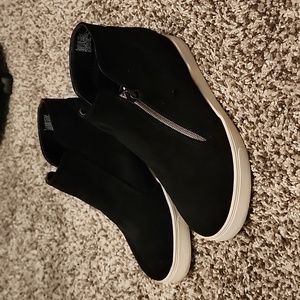 CAT & JACK Black athletic shoe - size 4